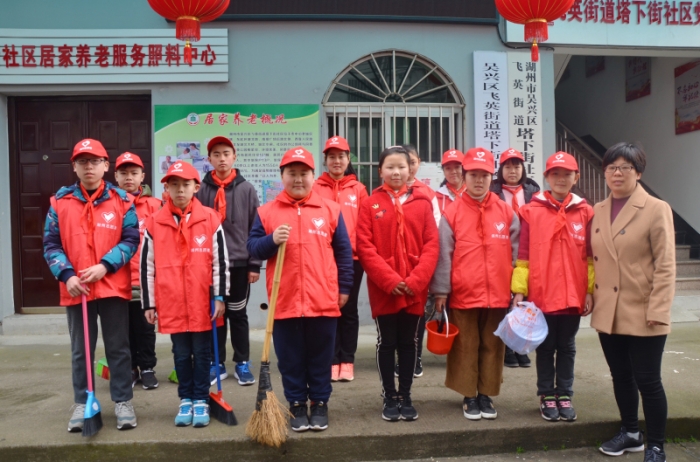 飞英小学:学雷锋志愿者团队进社区 湖州市飞英小学