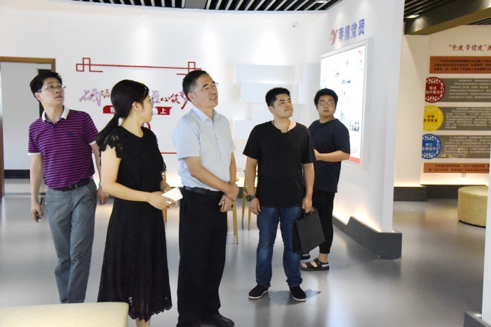 台州一中党委书记陈志明一行来我校考察党建示范点建设
