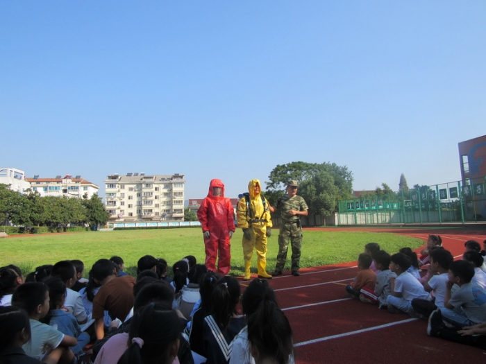 上强小学:举行一年级消防疏散演练 湖州市埭溪镇上强小学