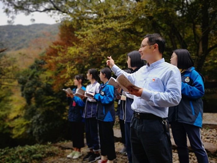 诗礼润德画清风儒岙中学党团携手重走浙东唐诗之路