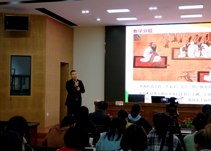 专家组成员邵立锋老师作《融合教育课堂教学的有效分层》的专题报告