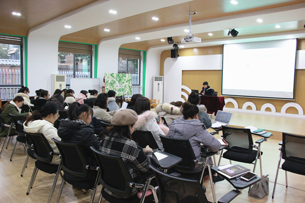 水木花都幼儿园开展草根秀教师外出学习分享交流会