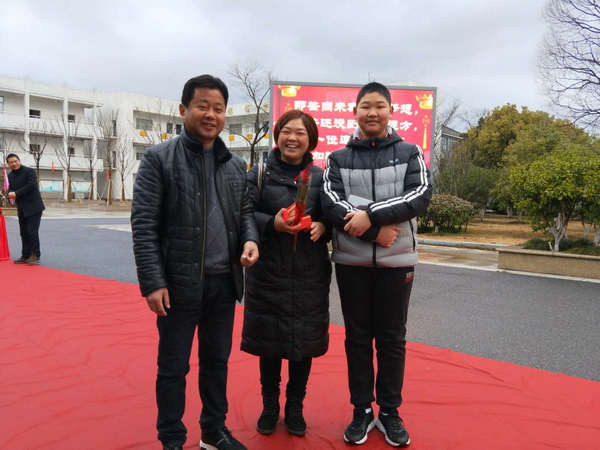 己亥新年逢开学,鲜花红毯迎君归—夹浦中学教师报到暖人心