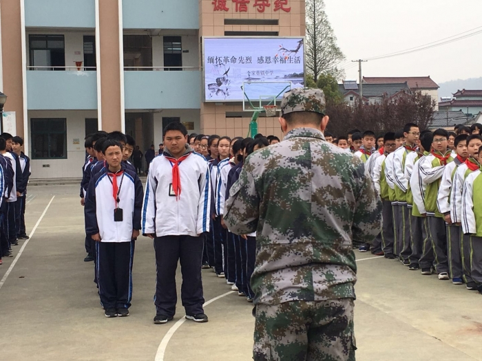 长兴县李家巷镇中学举行"缅怀革命先烈 感恩幸福生活"