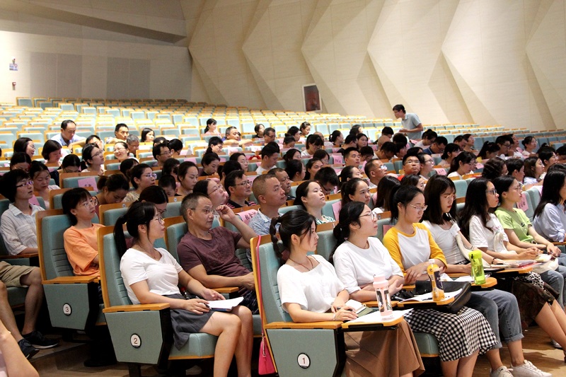 太湖高中举行优秀教师交流会传递力量