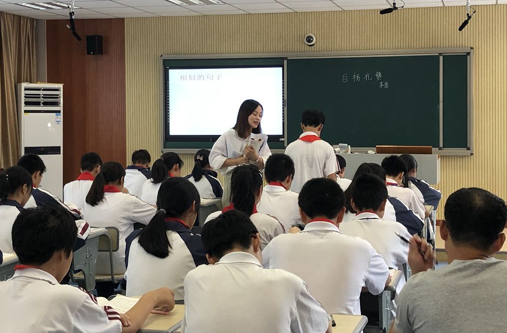 长兴县初中语文教研例会在洪桥逸夫中学顺利召开