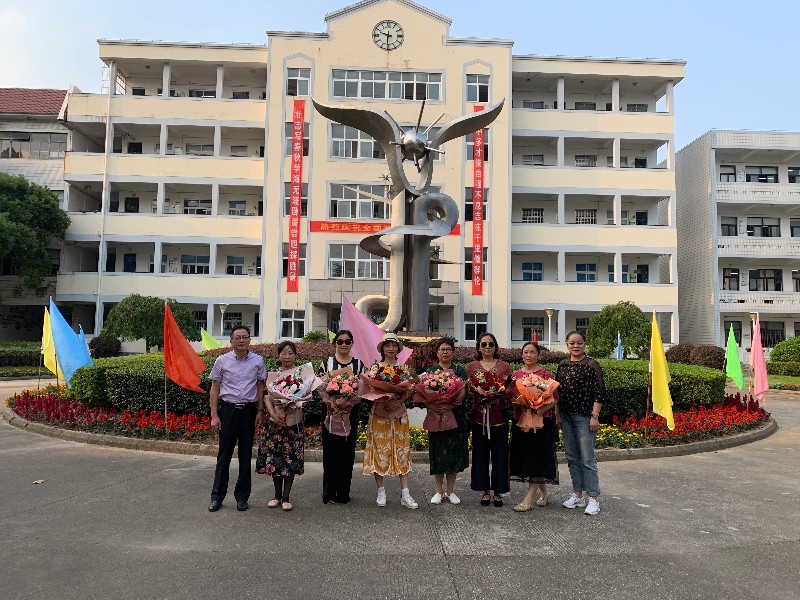 庆七十华诞 话重阳佳节 - 宁波市奉化区锦屏中学