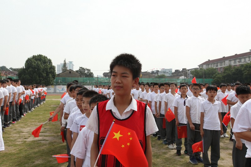 我用我的激情,共庆祖国七十华诞 ——锦屏中学师生共唱《我和我的祖国