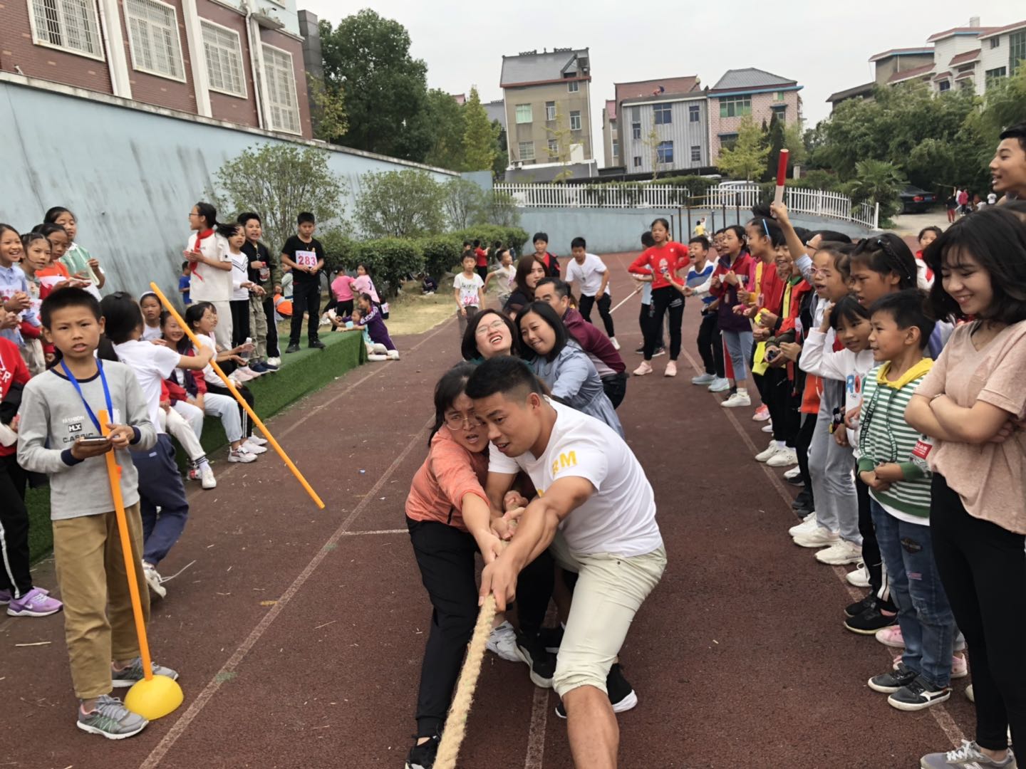 运动会教师拔河比赛 常山县招贤镇中心小学 之江汇教育广场