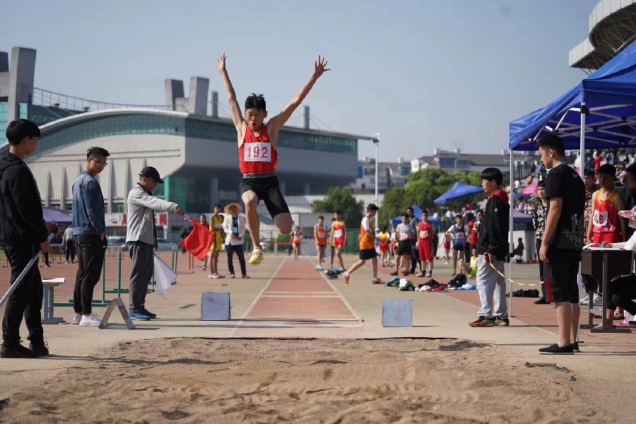 嵊州市中小学生田径运动会剪影之二(跳远)