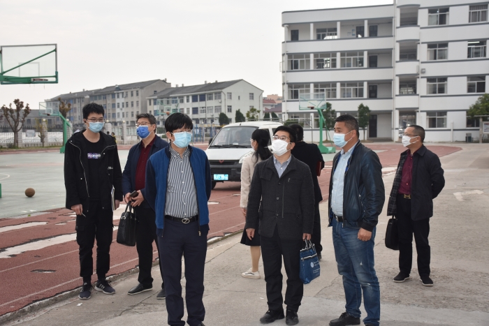 台州市教育局党委副书记童文兴一行莅临杜桥镇中学督查防控复学工作