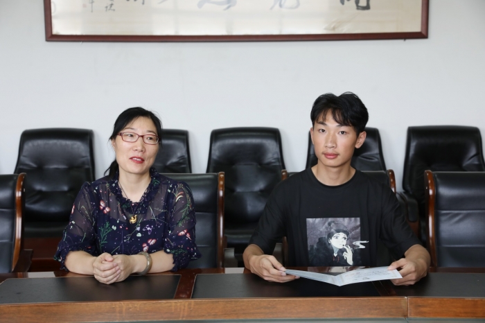浦江中学胡徐安同学被录取为空军飞行员
