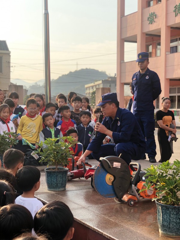 心系安全警钟长鸣郭溪五小消防安全疏散演练活动