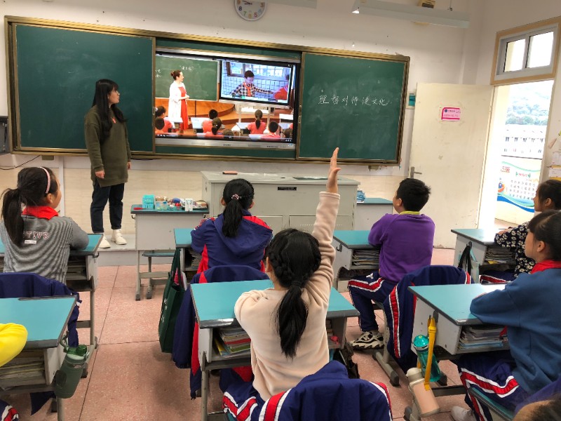 班队课《理智对待漫文化》