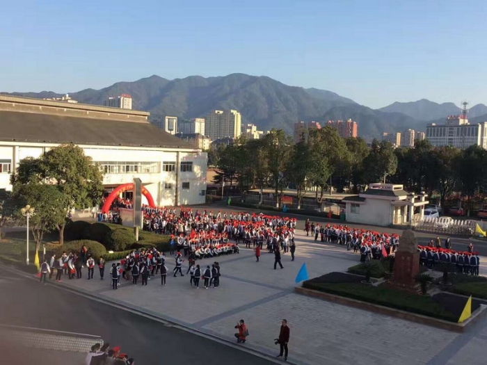 高三学部十八岁成人仪式掠影 - 绍兴市柯桥区越崎中学 - 绍兴教育资源