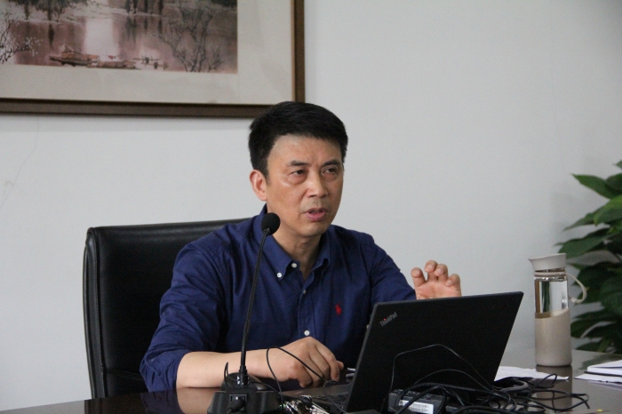 莫银火老师的讲座,题为"新形势下教师培养的思考;邵建文老师的讲座