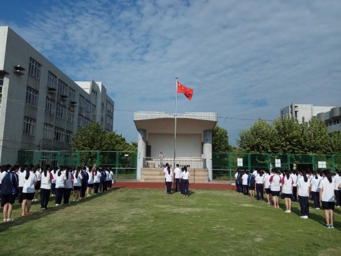 菱湖一中举行新学期国旗下讲话活动
