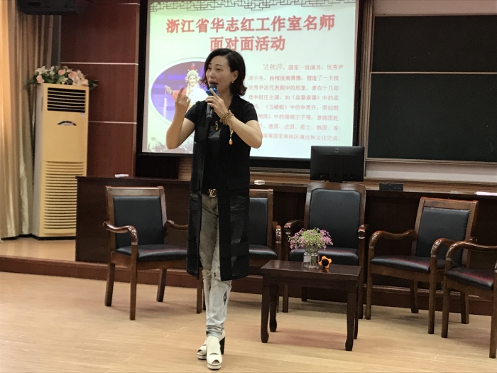 最大的收获就是工作室导师与学员以及其他参加活动的老师亲近了戏曲