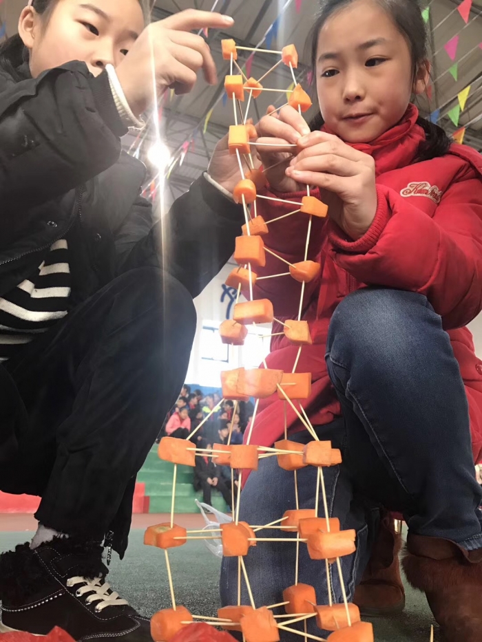 新风实验小学教育集团:科技节之牙签搭高塔比赛