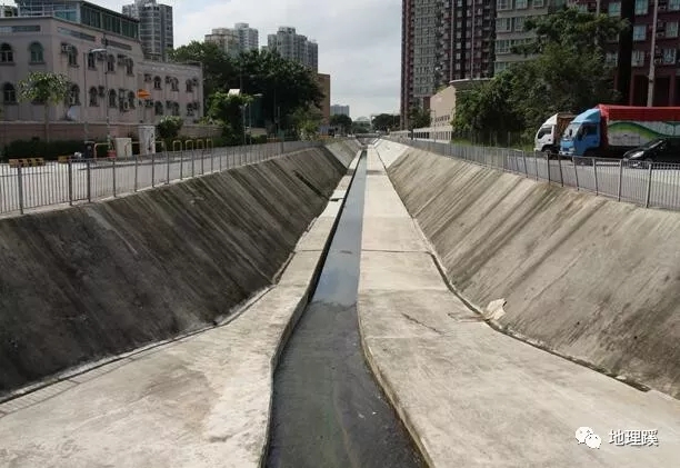 基西米河河流渠道化