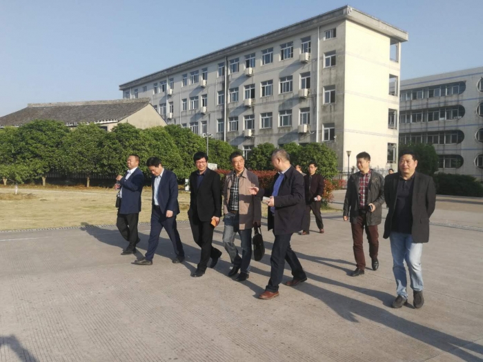 省教育厅领导来校检查笼式足球场地 - 奉化区第二中学 - 安吉教育资源