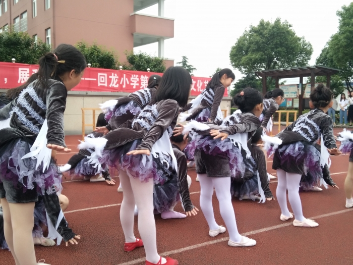 我们的艺术节开幕了 - 余姚市黄家埠镇回龙小学