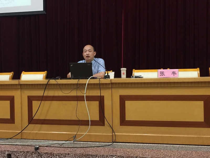 今天来给我们讲座的是浙江省教育厅教研室副主任张丰老师,他给我们