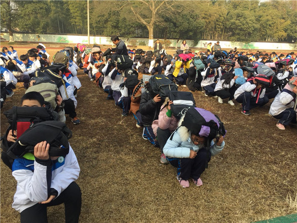 水口中学开展地震应急疏散演习