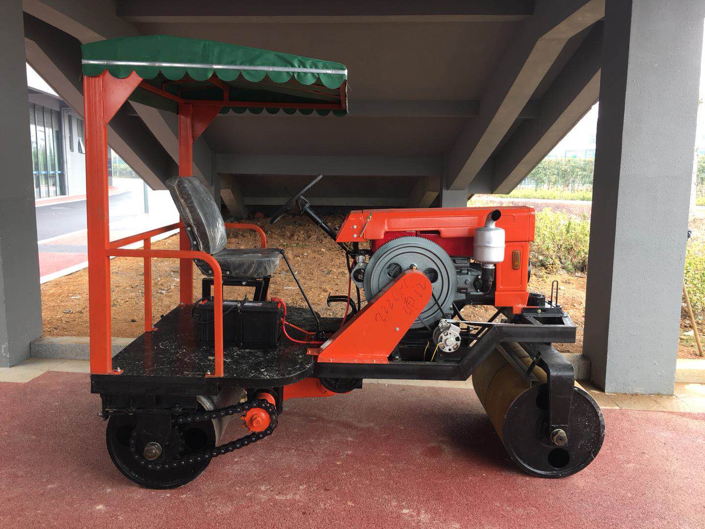 专业设备来助力草坪维护再升级