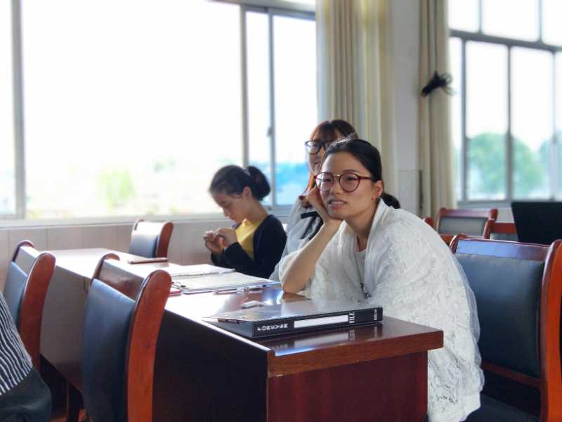 横山小学与书同行青年教师演讲比赛