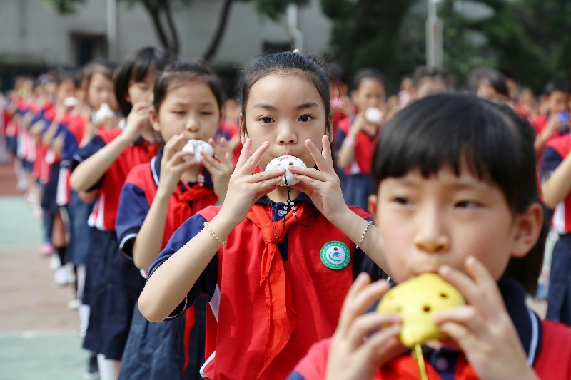 长兴四小上演千名"立诚阳光少年"合奏陶笛盛宴