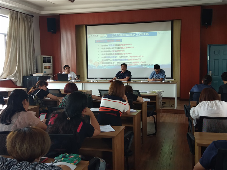 珍爱生命严防溺水小浦小学开展防溺水签名承诺活动