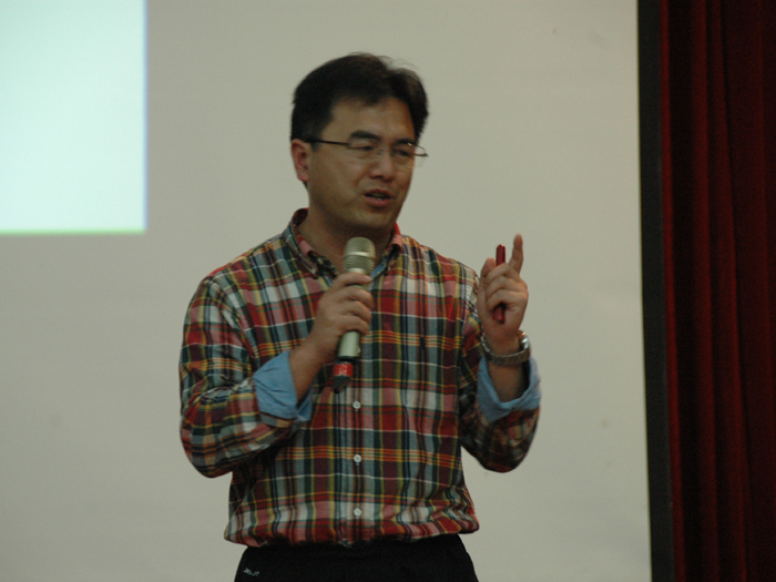 张克龙老师应邀给大田中学高三学生作高三化学讲座