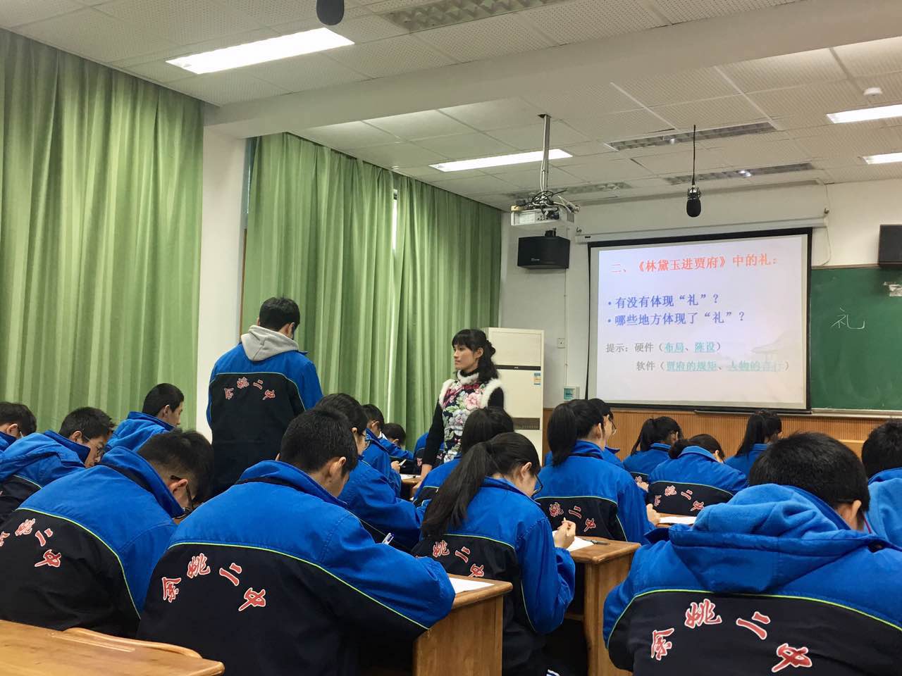 采国学之芬芳,求文化之实获——周安民名师工作室教研活动记实