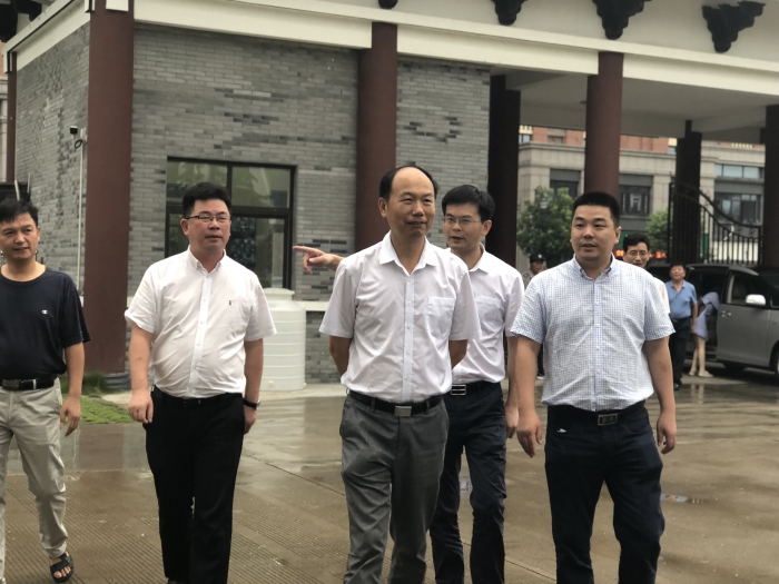 镇政府开展2018年教师节慰问活动 - 宁波市奉化区剡溪中学