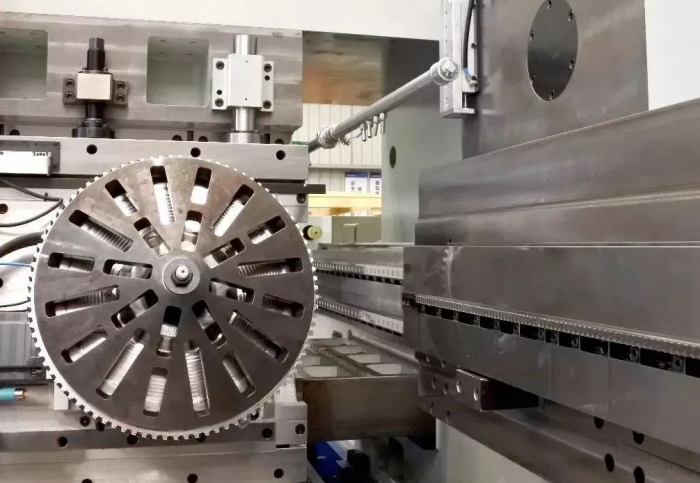 今后畅尔团队还将进一步努力研制面向涡轮盘榫槽加工的高速数控侧拉床