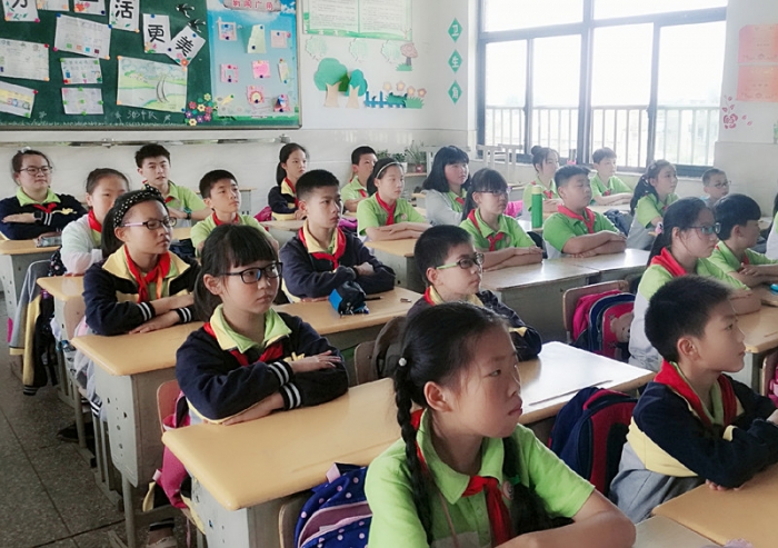 铭记英雄继往开来庆同小学开展崇尚英雄精忠报国主题队会