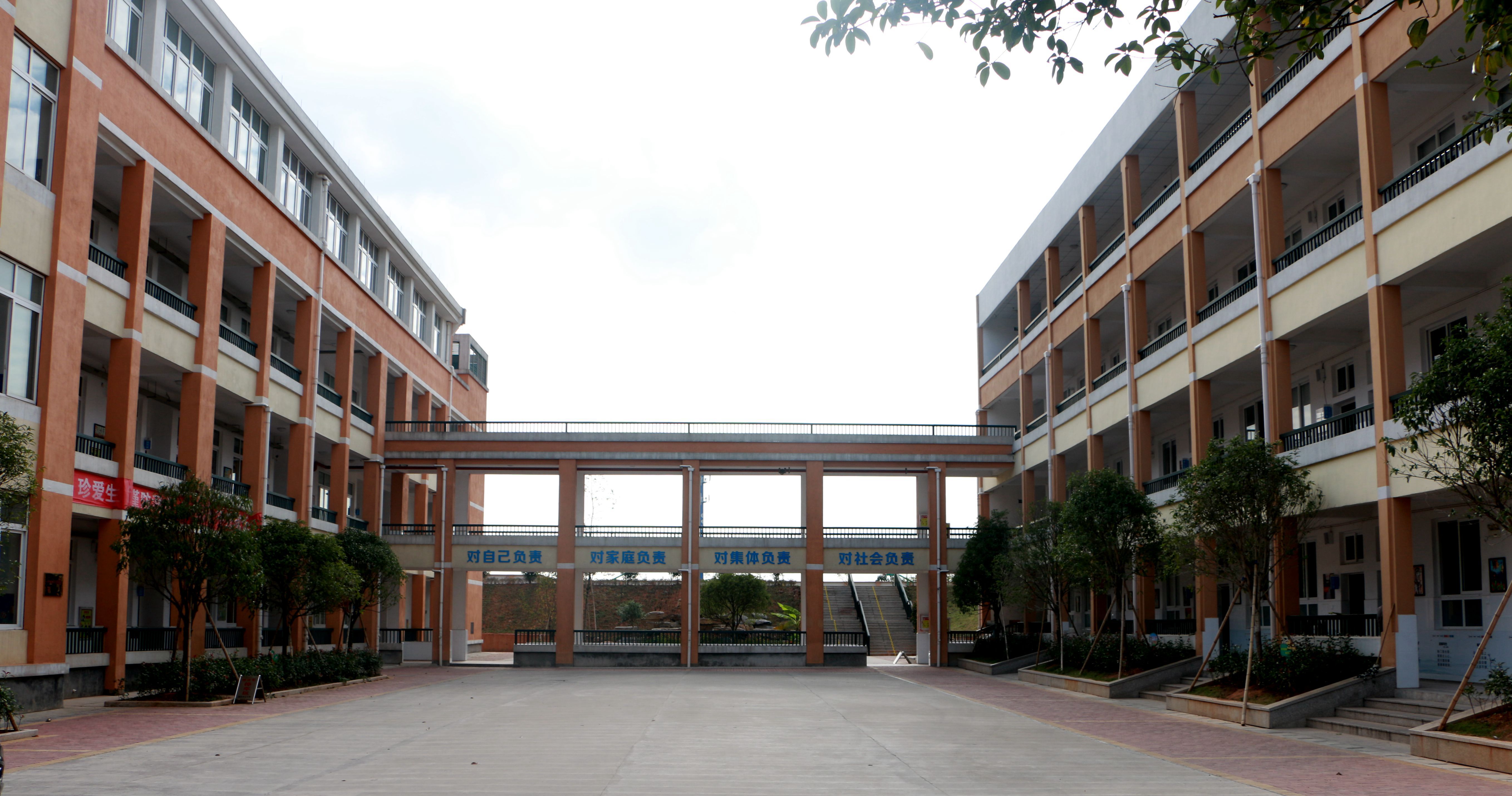 常山县湖东中心小学