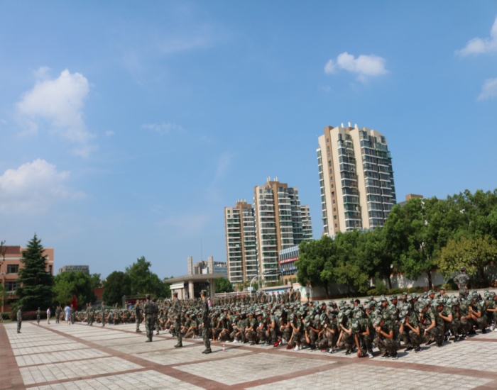 华盛高中: 新高一举行消防疏散演练活动