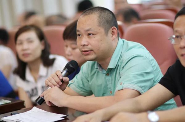 陈旭军:是的,作为浦江职技校的一份子,首要的就是爱校如家.