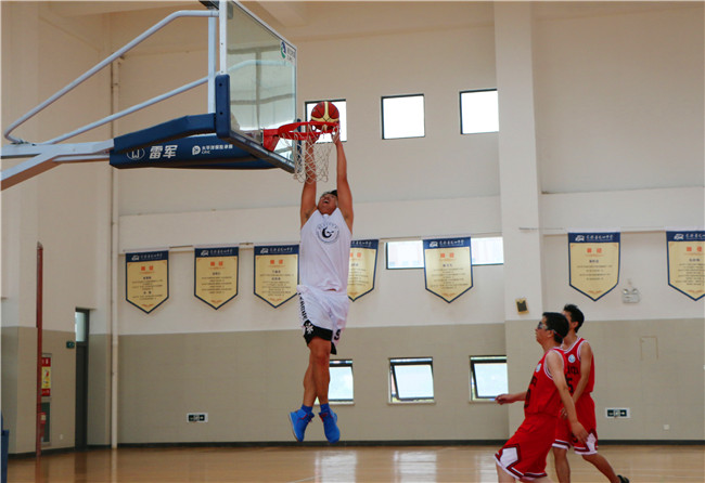 长兴中学教工男篮又夺冠军!