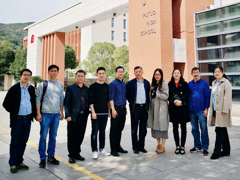 10月25日,羊刚老师携工作室成员来到普陀中学,围绕"为学而教"主题