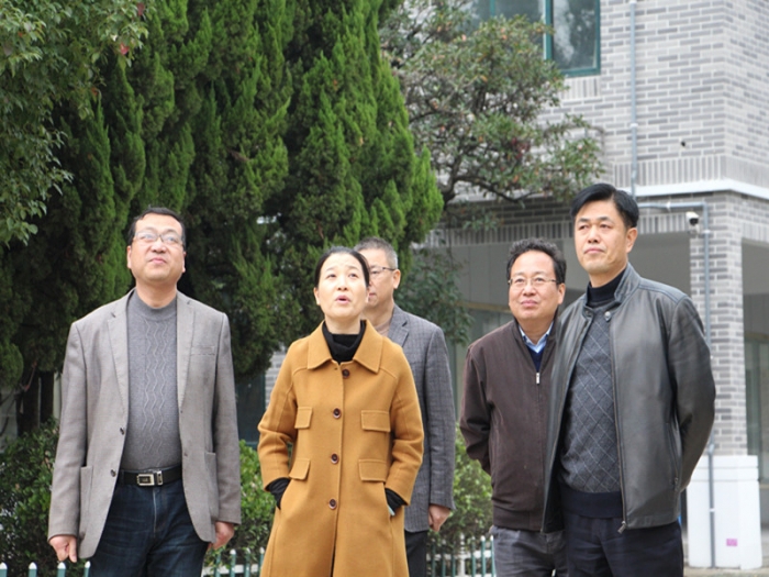 南浔区副区长钱红梅到菱湖一中调研工作