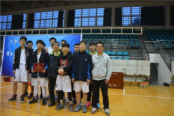 热血青春决胜赛场海宁一中新疆部男子篮球队蝉联三连冠图