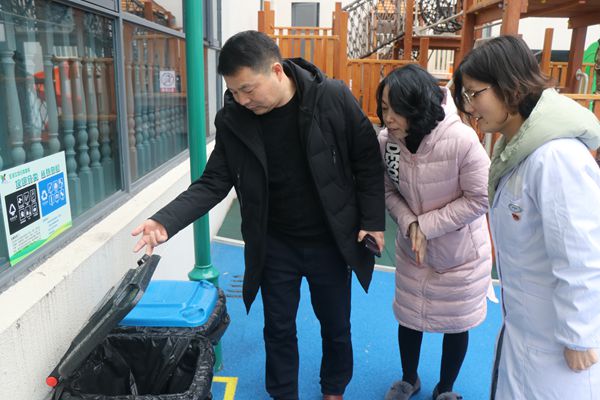 垃圾分類巡查是實驗幼兒園常規工作之一,對班級垃圾分類情況,包乾區域