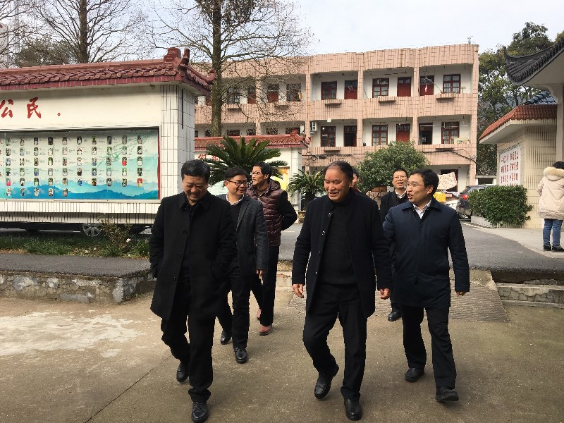 县领导到堂头中学走访调研