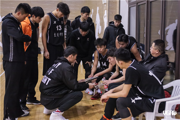 长兴中学篮球健儿在省赛中又获佳绩