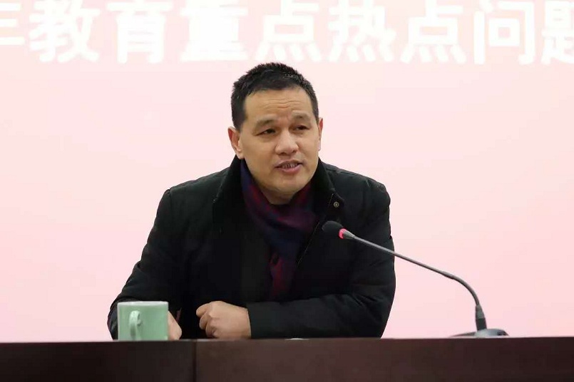 洪校长讲话.jpg