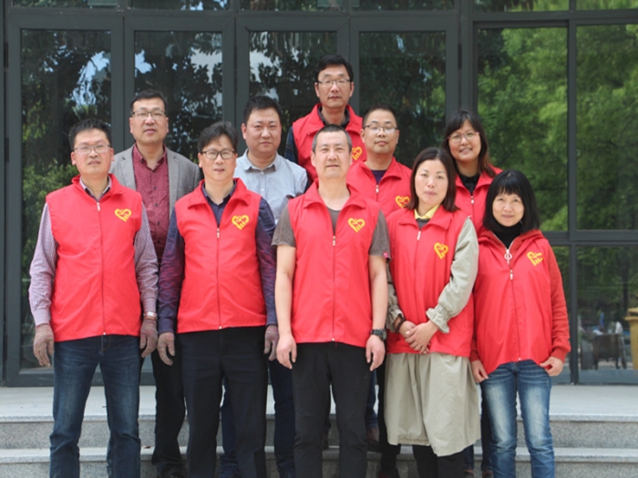 菱湖一中开展共创美丽校园志愿服务活动