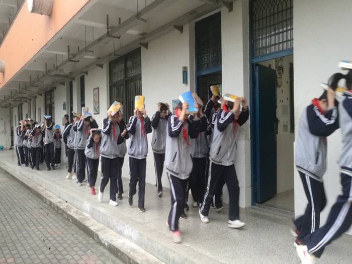 菱湖三中开展防震紧急疏散演练活动